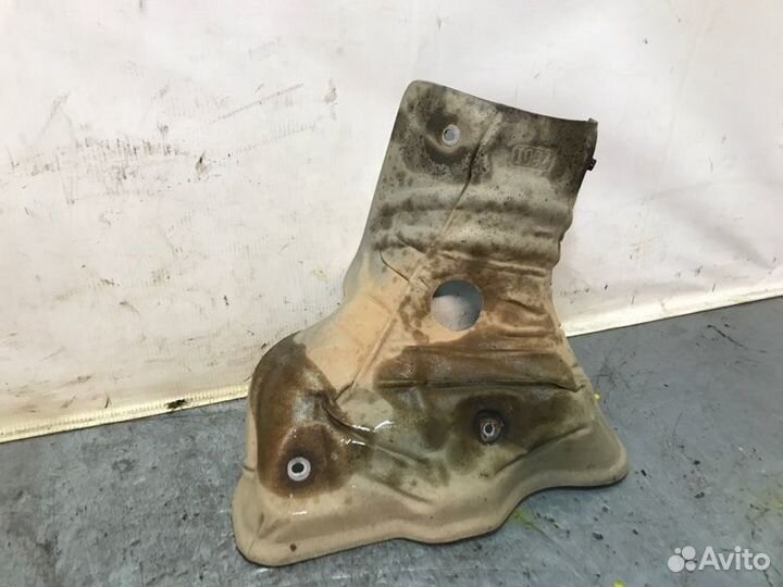 Экран тепловой выпускного коллектора Mazda 3 седан