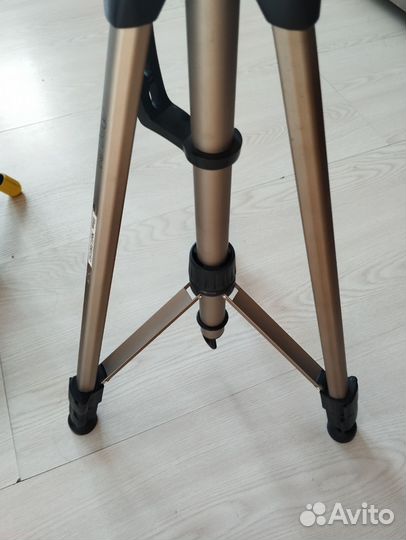 Тринога для телефона