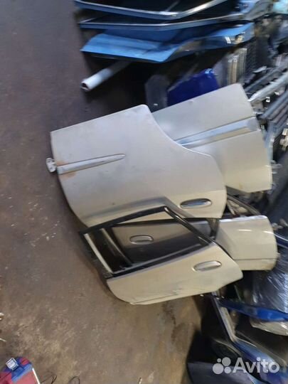 Дверь на дайхатцу сирион