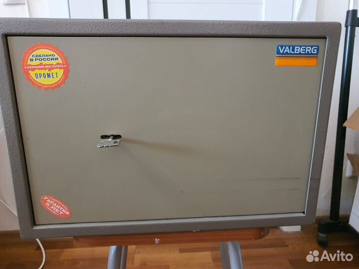 Сейф металлический