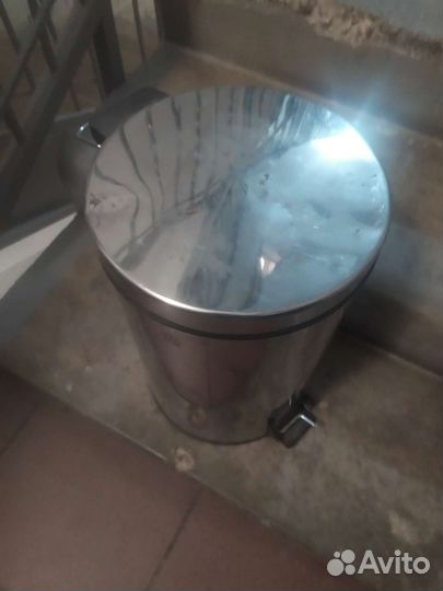 Мусорное ведро с педалью