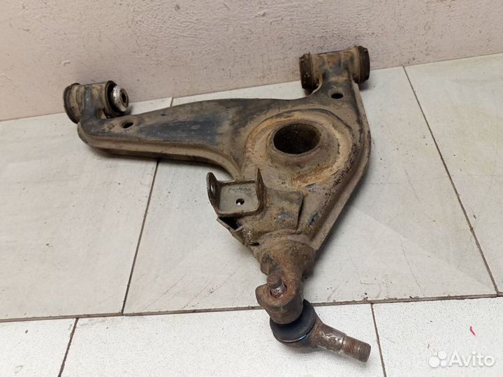 Рычаг передний правый нижний