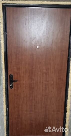 Дверь входная металлическая от застройщика