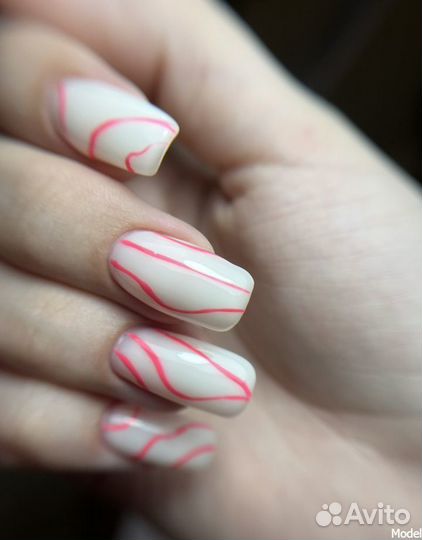 Модель на маникюр - педикюр ногтей, наращивание