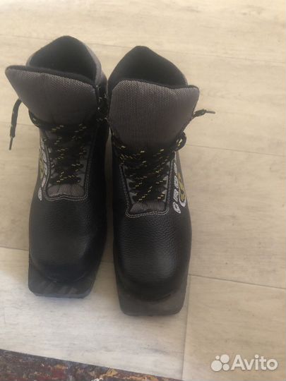 Лыжные ботинки