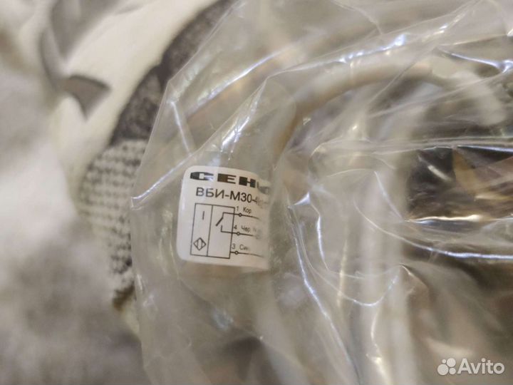 Бесконтактный датчик вби-М30-46У-2111-Л