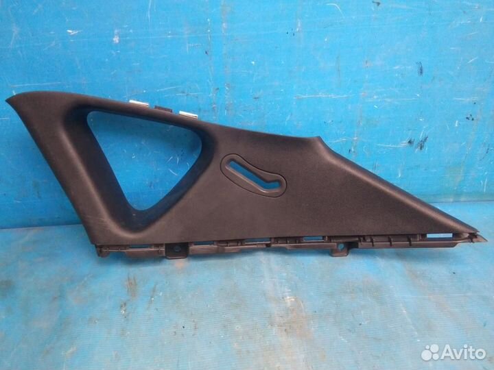 Обшивка задней стойки правая Hyundai Solaris 2010