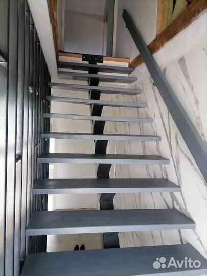 Лестница на металлокаркасе