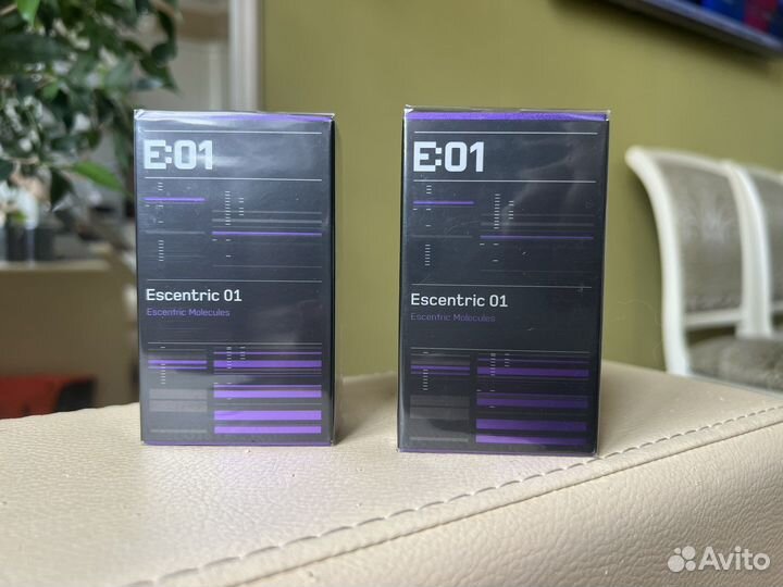 Escentric molecules 01