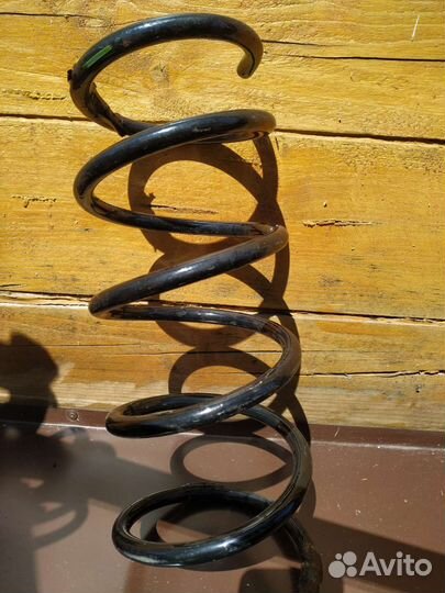 Пружина передняя левая