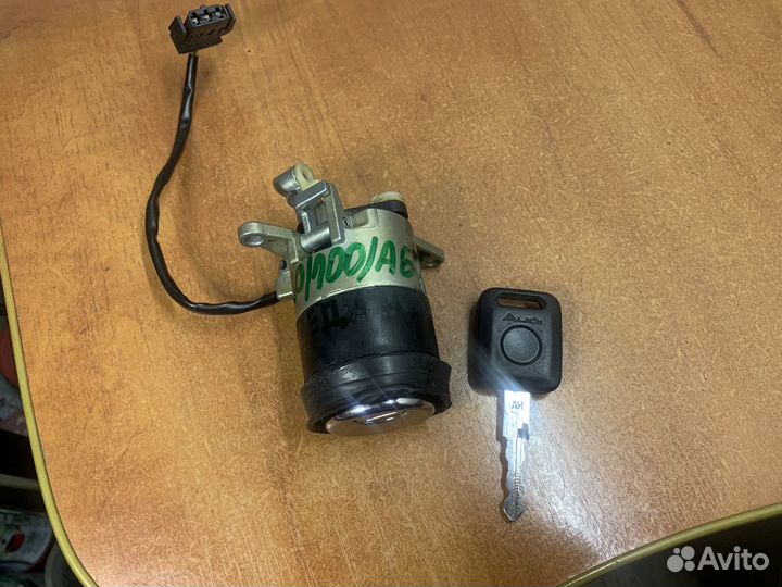 Замок багажника с ключом Ауди 80/100/А6 седан