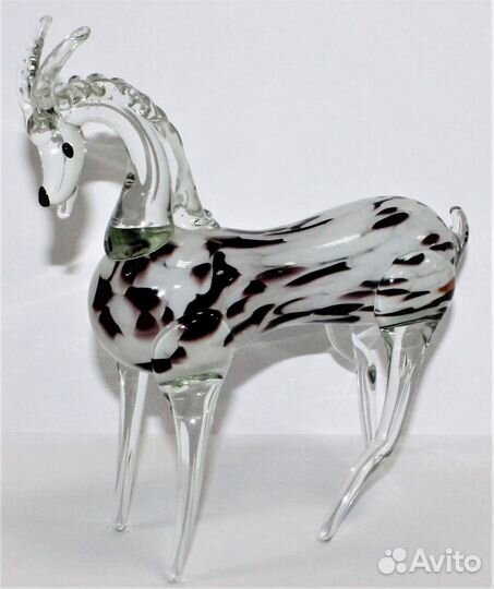 Фигурка. Бык. Коза. Кабан Лебеди. Лев. Стекло