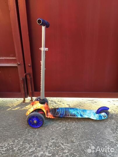 Самокат трехколесный со светящимися колесами