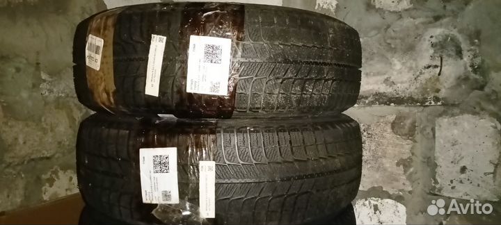 Michelin X-Ice 3 215/65 R17 99T
