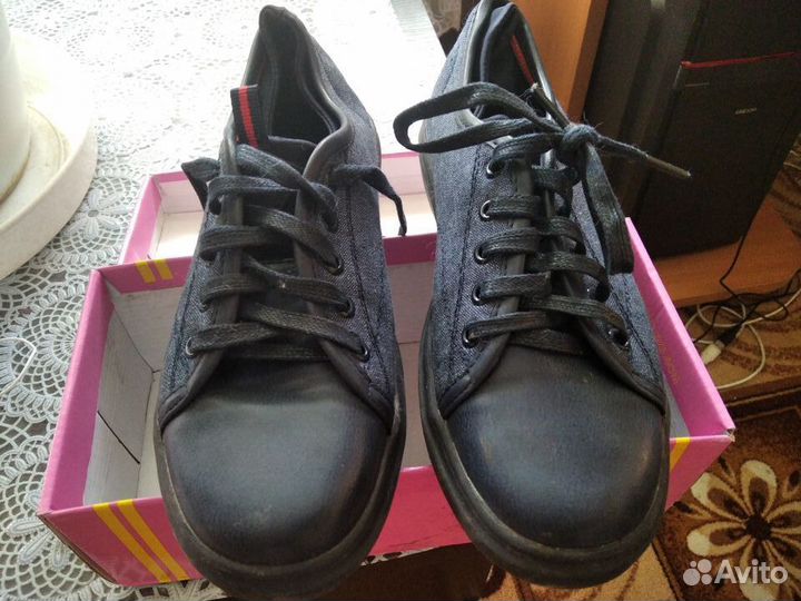 Кроссовки для девочки 34р