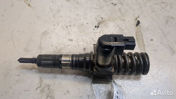 Форсунка топливная Volkswagen Passat 6