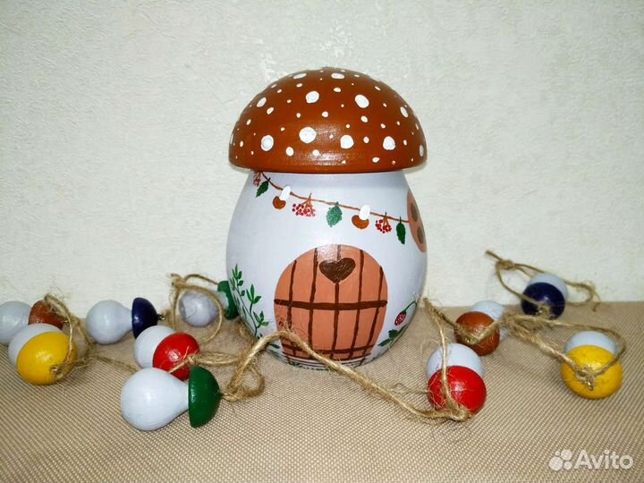 Гриб-шкатулка и гирлянда