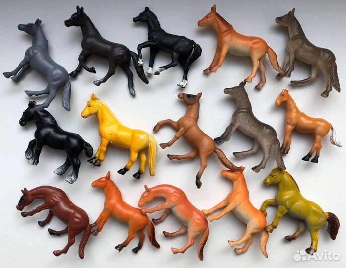 Лошади игрушки киндер маленькие
