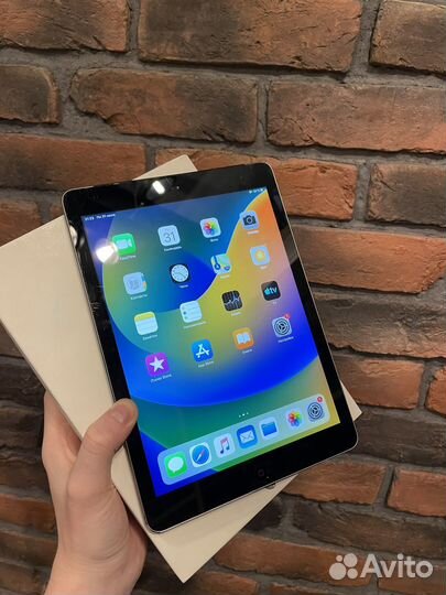 iPad Air 16гб ростест черненький