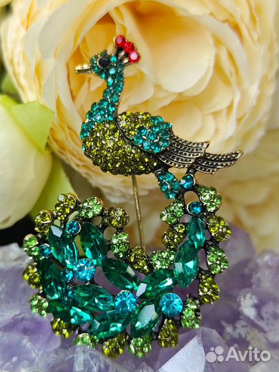 Брошь павлин