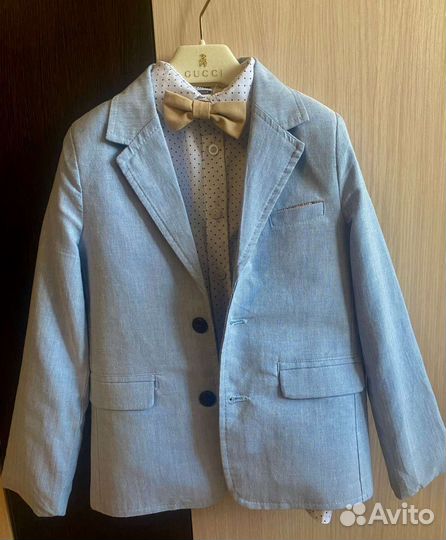 Пиджак с рубашкой и бабочка