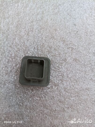 Заглушка кузовная внутренняя Nissan Elgrand e50