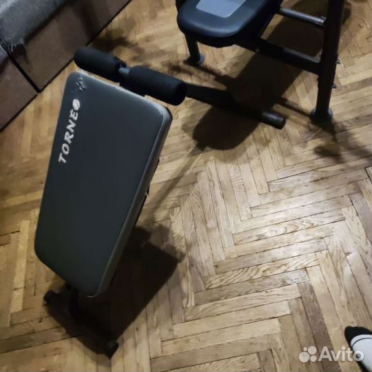 Тренажер для жима и штанга гриф гантели