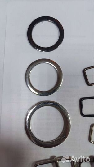 Металлическая и пластиковая фурнитура