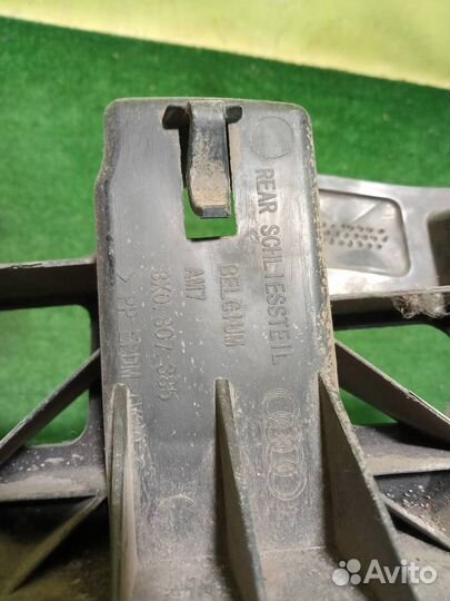 Кронштейн заднего бампера центральный Audi A1 (8X