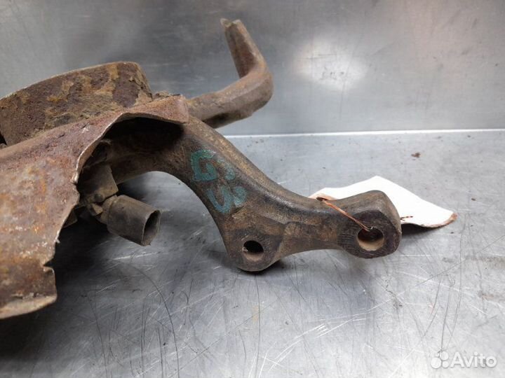 Кулак поворотный передний левый Volkswagen Golf