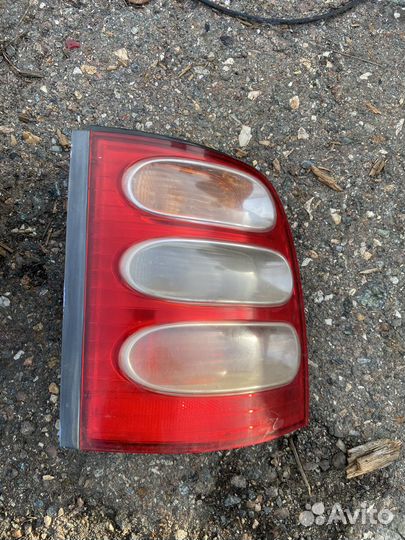 Фонарь задний правый Nissan March / Micra K11