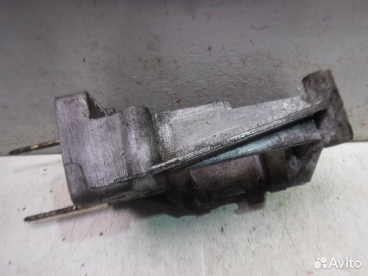 Кронштейн гидроусилителя Ford Explorer II