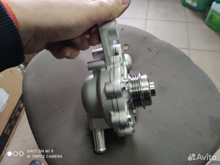 Помпа с корпусом 3.0 AJ Mazda Ford