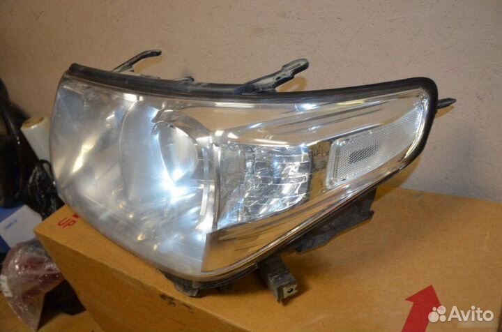 Фара левая Toyota Land Cruiser 200