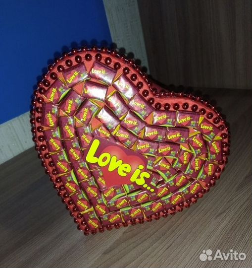 Букет из жевательной резинки Love is. Торт из слад