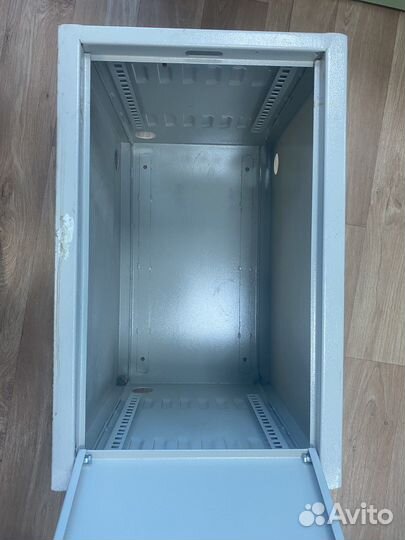 Сейф (шкаф металлический)