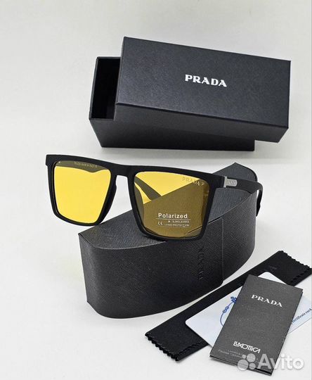 Солнцезащитные очки Prada с поляризацией
