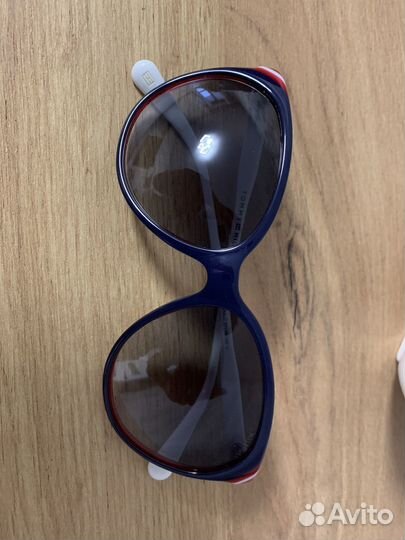 Солнцезащитные очки женские Tommy Hilfiger