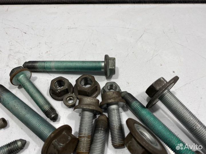 Болты задней подвески Volkswagen Touareg 7L AXQ