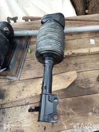 Пневмостойка задняя Lexus RX левая