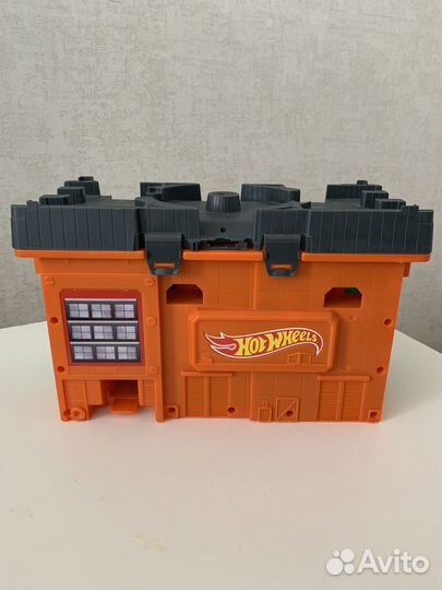 Hot wheels автомастерская бокс с машинкой
