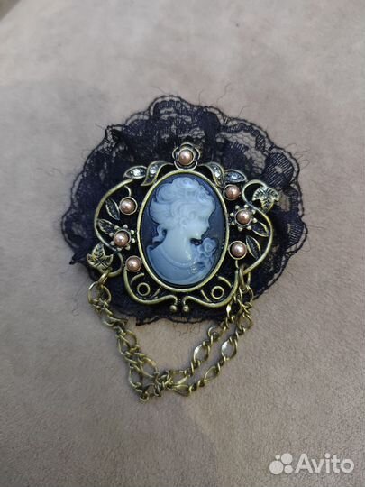 Брошь камея