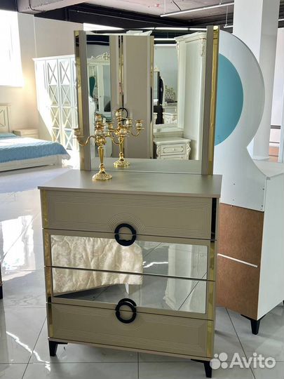 Спальный гарнитур