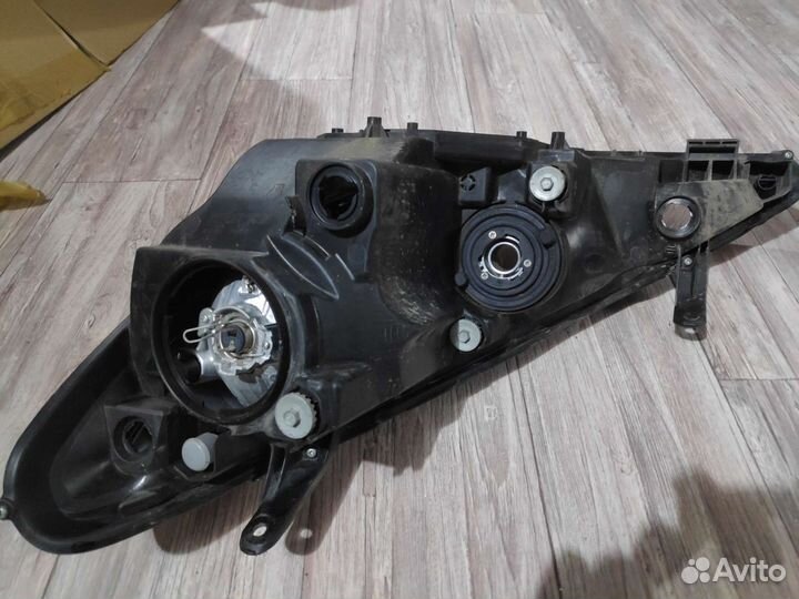 Фара Toyota Previa/Estima