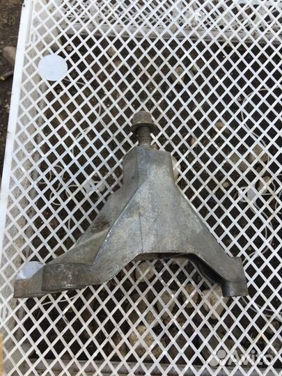 Кронштейн кпп Форд Фокус 1