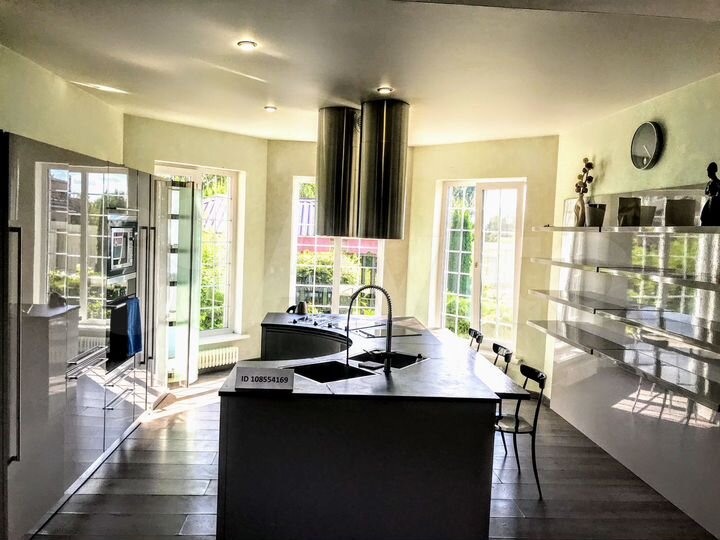 Дом 600 м² на участке 20 сот.