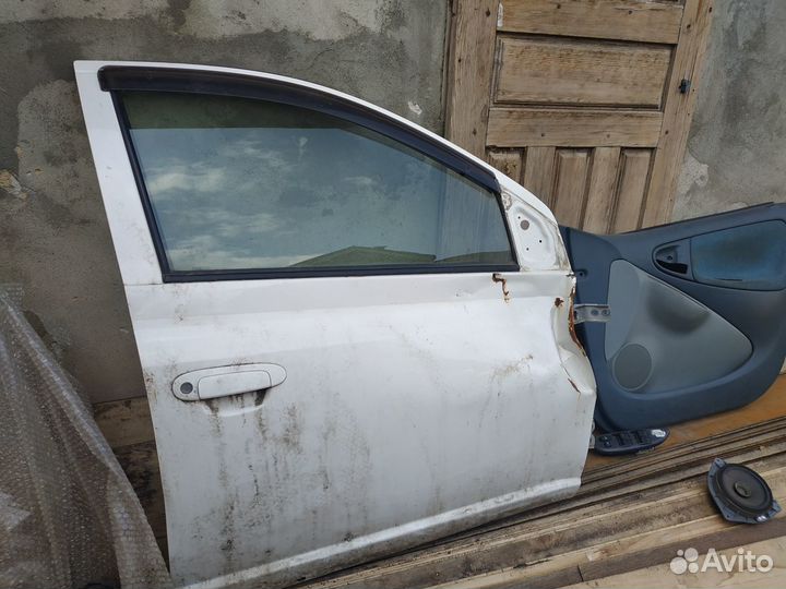 Дверь без стекла для Toyota Vitz SCP10