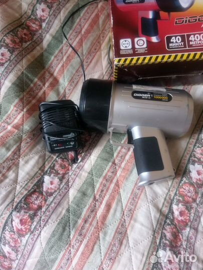 Фонарь прожектор аккумуляторный