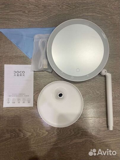 Настольное зеркало с подсветкой для макияжа