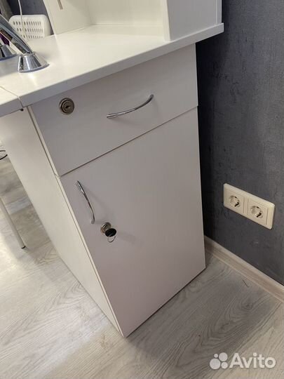 Маникюрный стол складной бу